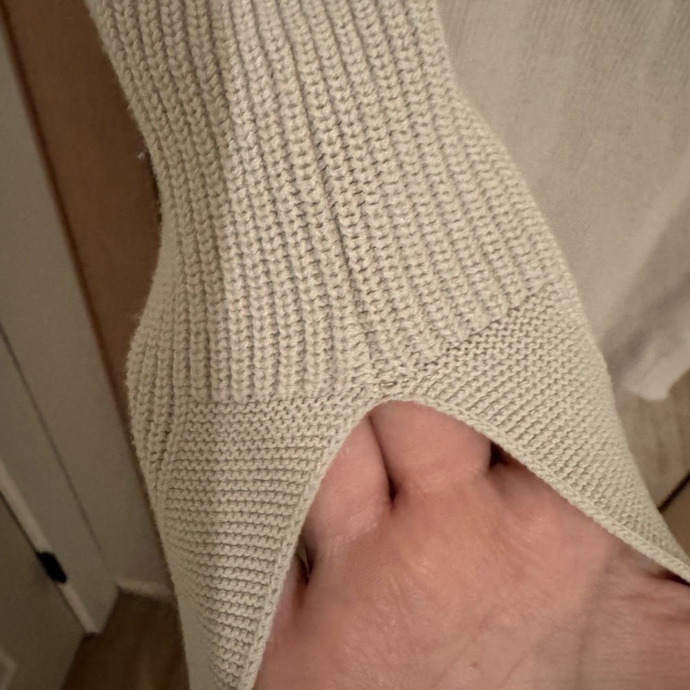 Sleeveless Ribbed Knit Top - Picture 2 of 3